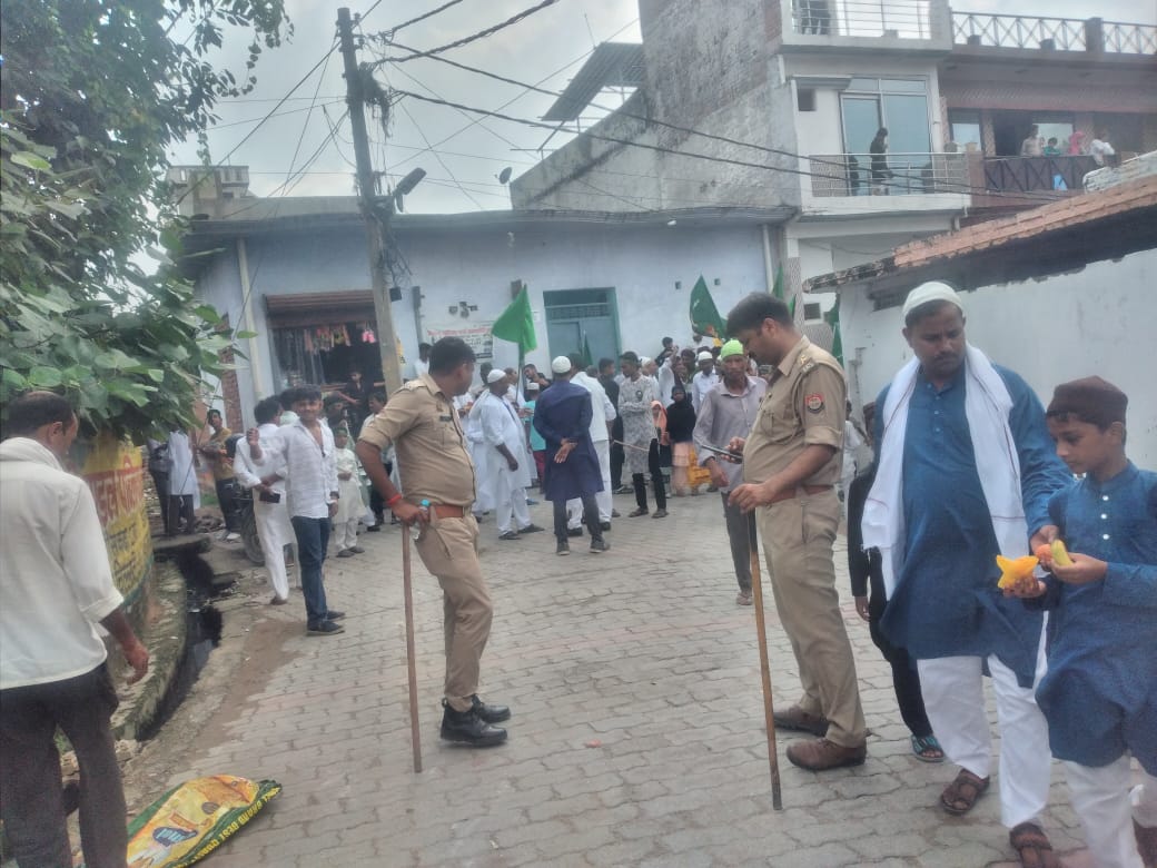 सरोजनीनगर नूरी जामा मस्जिद से ईद-ए-मिलाद-उन-नबी का जुलुस बड़े ही धूमधाम से निकाला गया